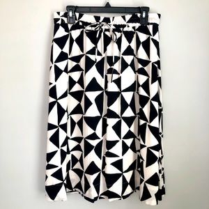 Loft | Black and White Print Midi Skirt | Sz M